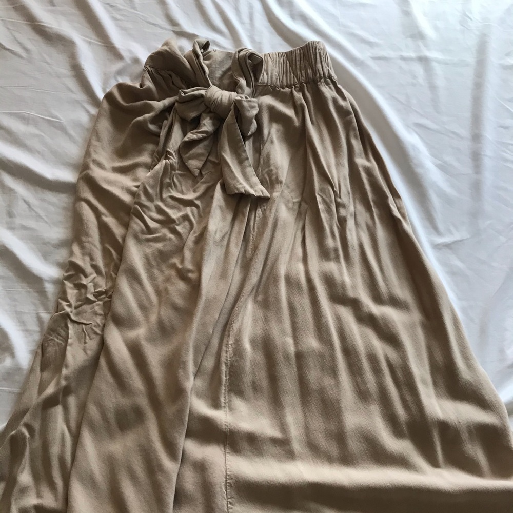 NWOT Soft linen skirt with front bow tie